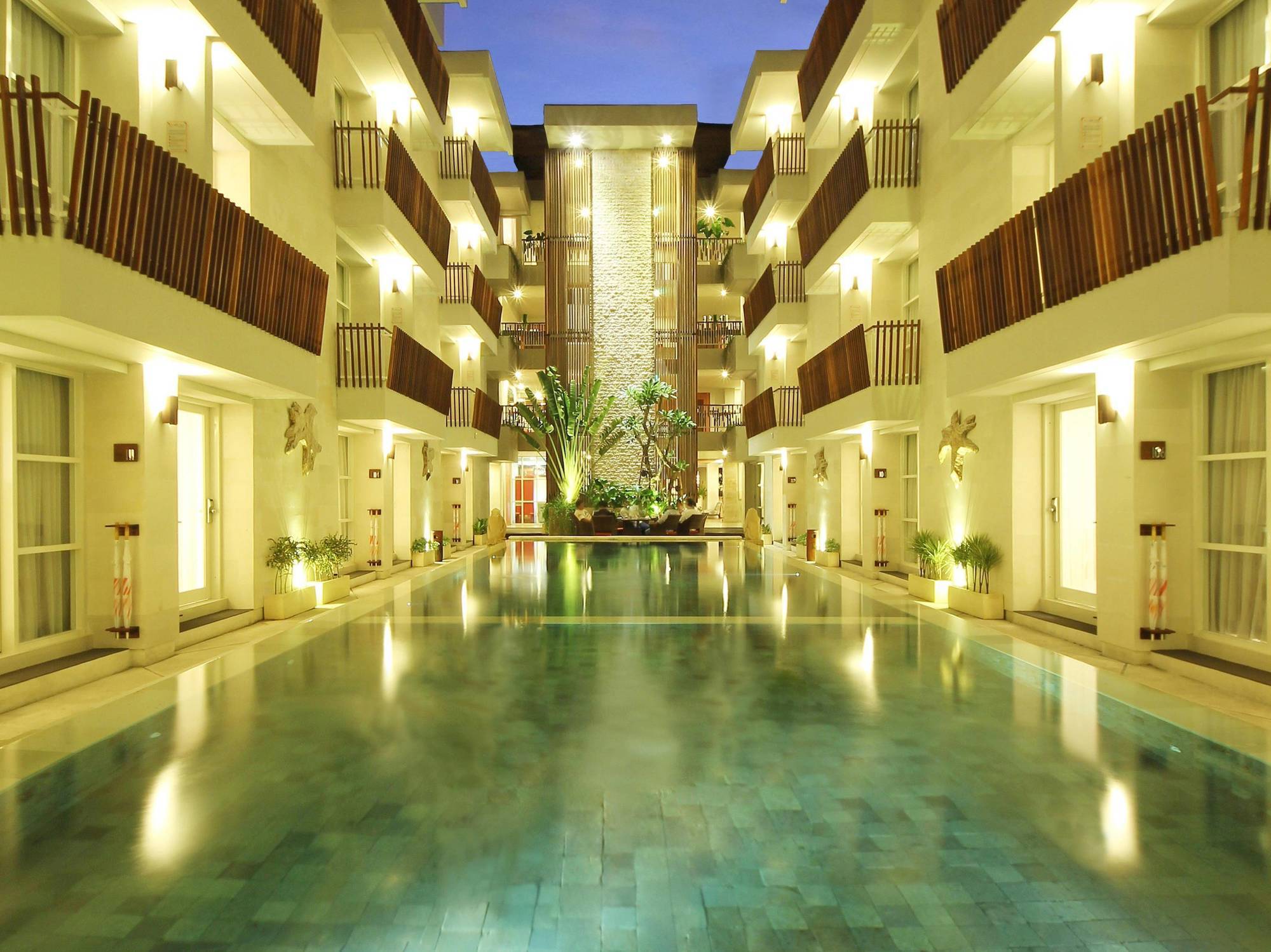 โรงแรมอธิ ชายา ซันเซ็ต โรด กูตา ภายนอก รูปภาพ