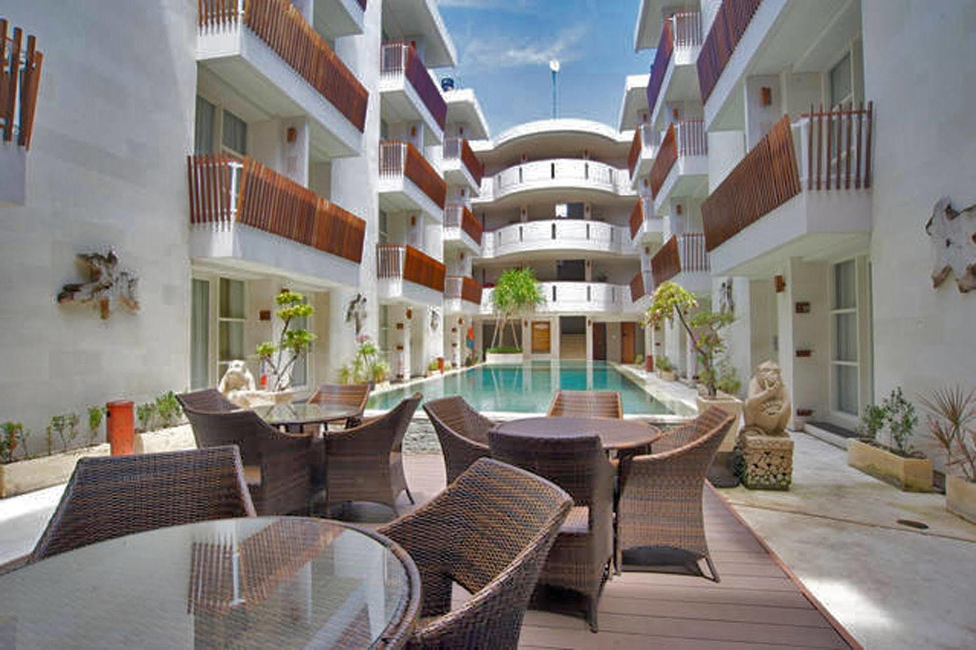 โรงแรมอธิ ชายา ซันเซ็ต โรด กูตา ภายนอก รูปภาพ