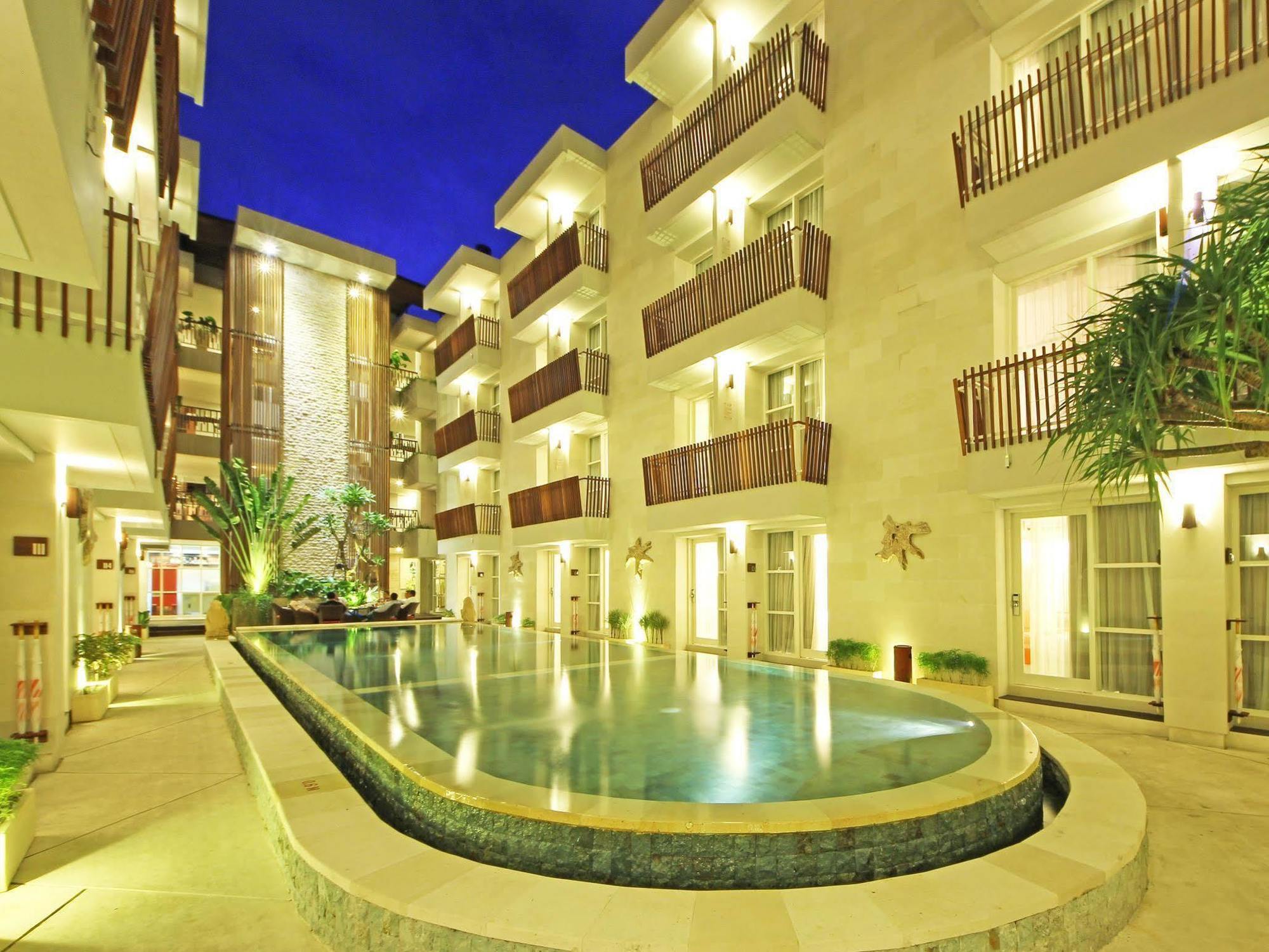 โรงแรมอธิ ชายา ซันเซ็ต โรด กูตา ภายนอก รูปภาพ