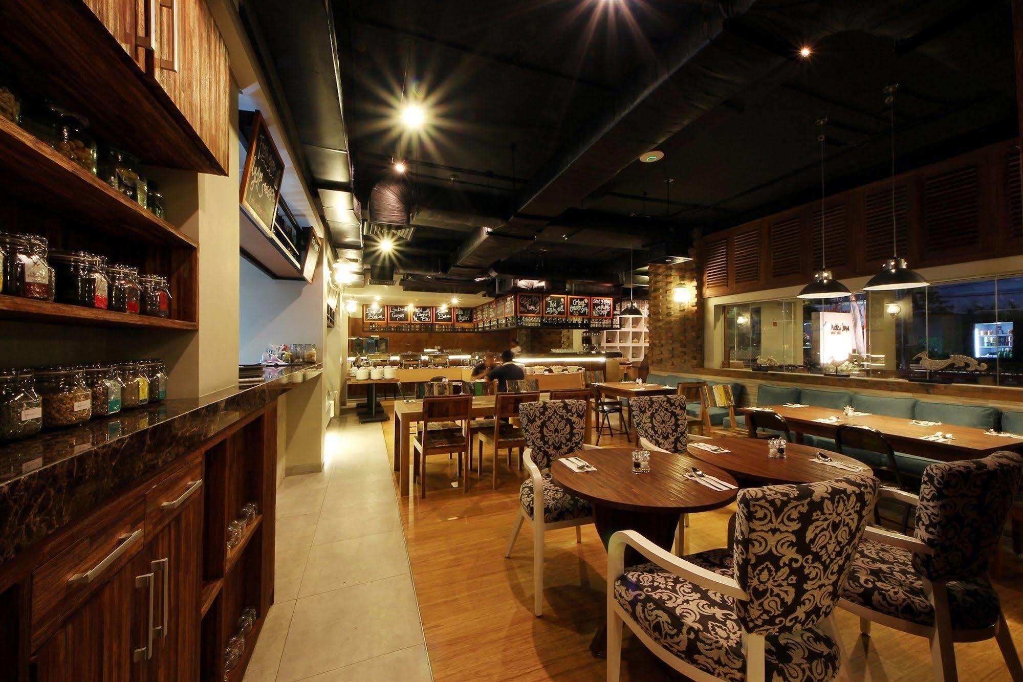 โรงแรมอธิ ชายา ซันเซ็ต โรด กูตา ภายนอก รูปภาพ