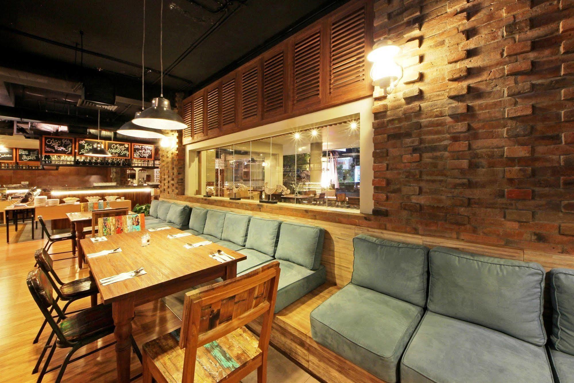 โรงแรมอธิ ชายา ซันเซ็ต โรด กูตา ภายนอก รูปภาพ